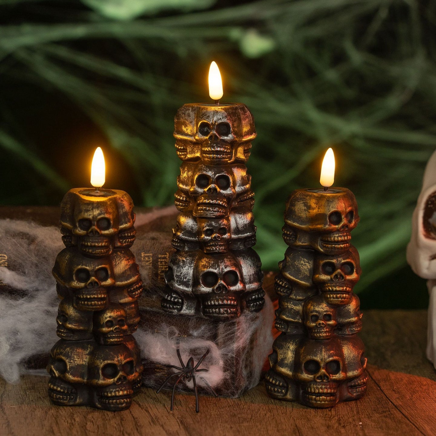 Halloween Stacked Skulls Candle Light – Spooky Bronze Décor