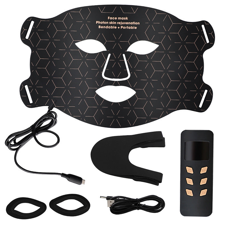 Svart mask med fjärrkontroll och laddkablar