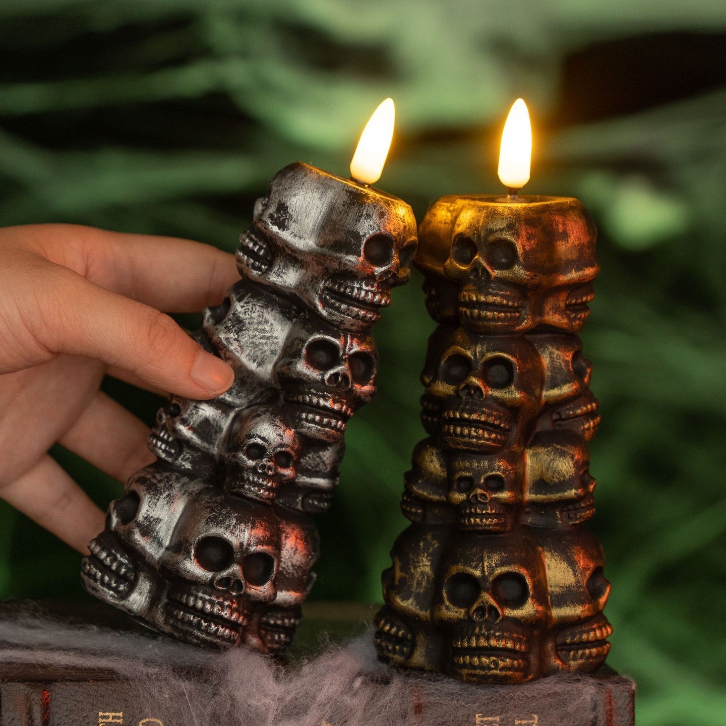Halloween Stacked Skulls Candle Light – Spooky Bronze Décor