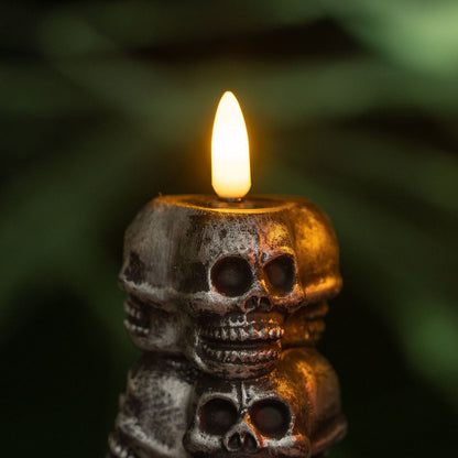 Halloween Stacked Skulls Candle Light – Spooky Bronze Décor