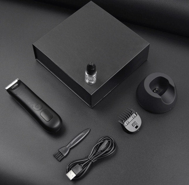 TrimUp 2.0 elektrisk hårtrimmer för män med digital display, precisionsblad, justerbart kamhuvud, rengöringsborste, oljeflaska och USB-laddkabel.