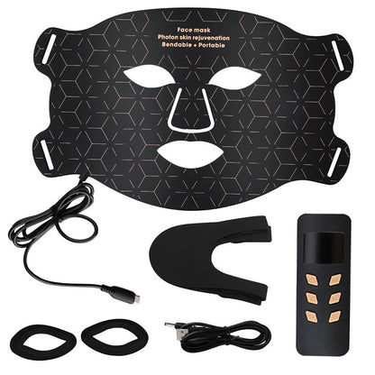 Svart mask med fjärrkontroll och laddkablar
