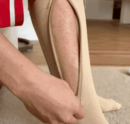 Närbild på beige kompressionsstrumpa med öppen tå